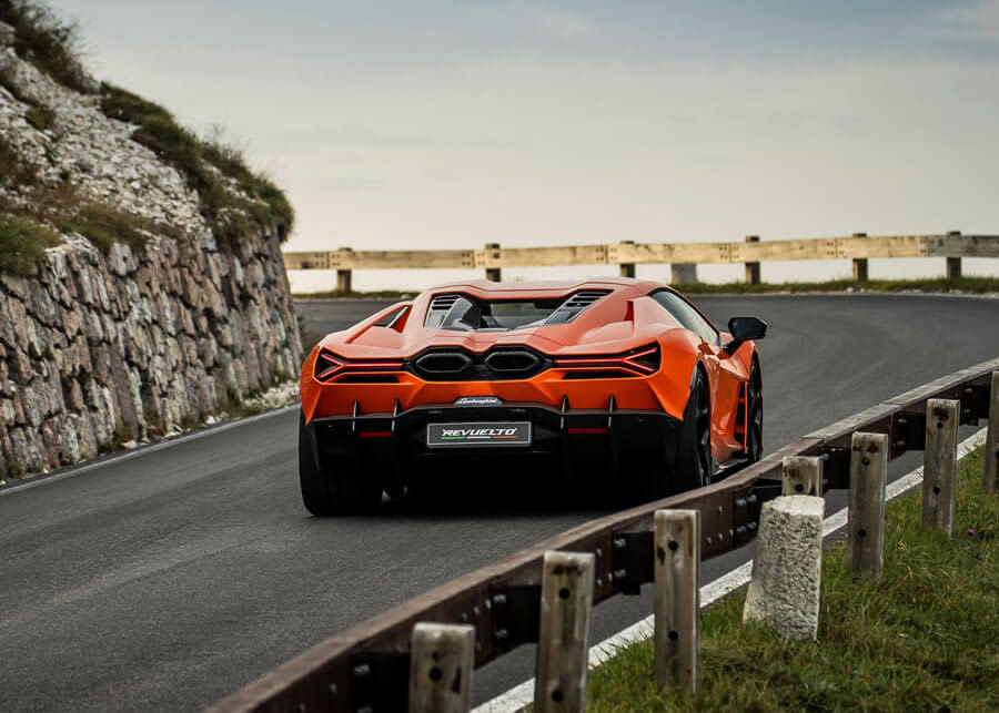 Lamborghini Revuelto