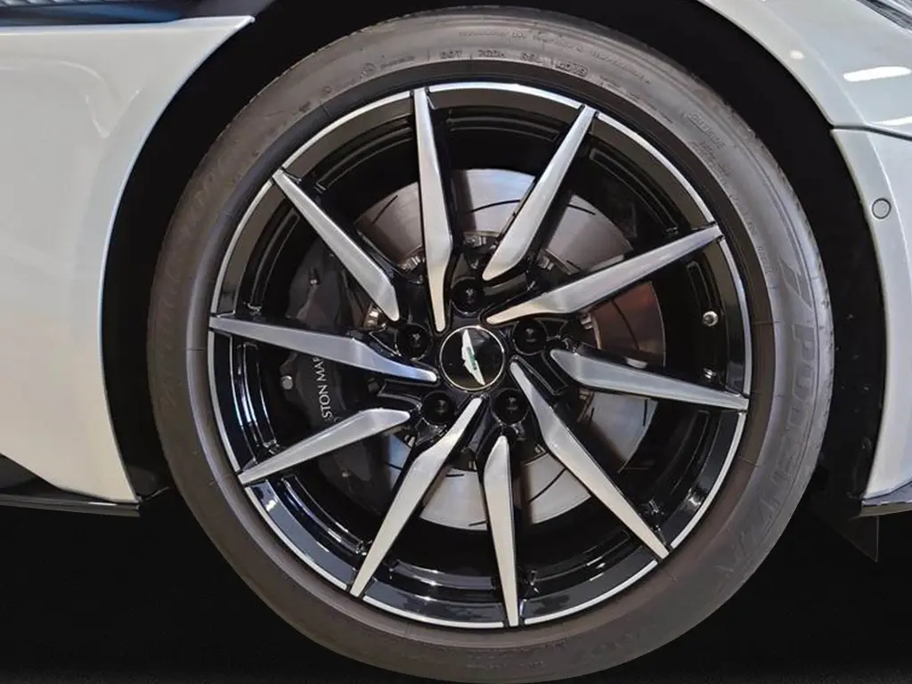 2019 DB11 V8 Coupe thumbnail vehicle image 3