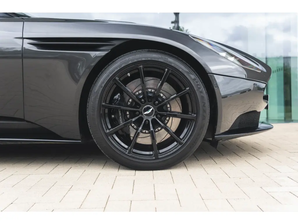 2019 DB11 V12 AMR Coupe thumbnail vehicle image 3