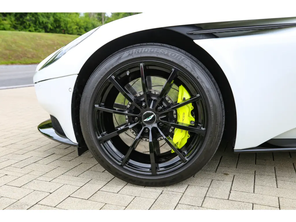 2019 DB11 V12 AMR Coupe thumbnail vehicle image 3