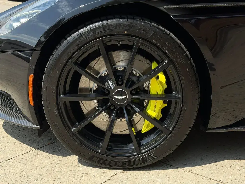 2019 DB11 V12 AMR Coupe thumbnail vehicle image 3