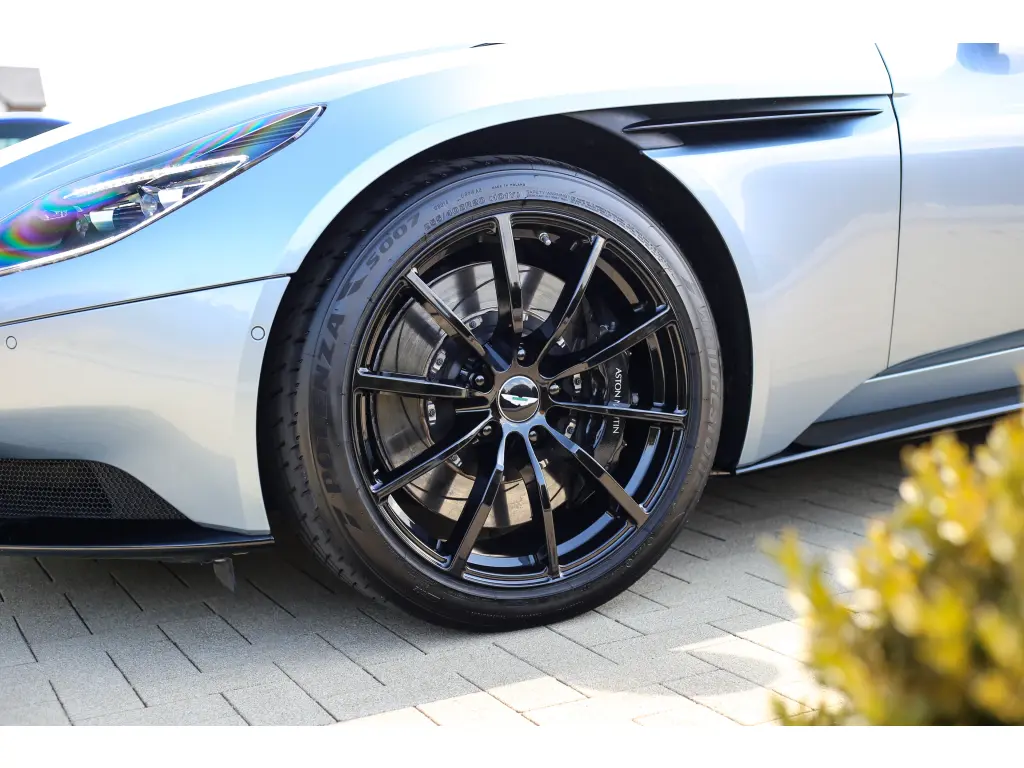 2020 DB11 V12 AMR Coupe thumbnail vehicle image 3