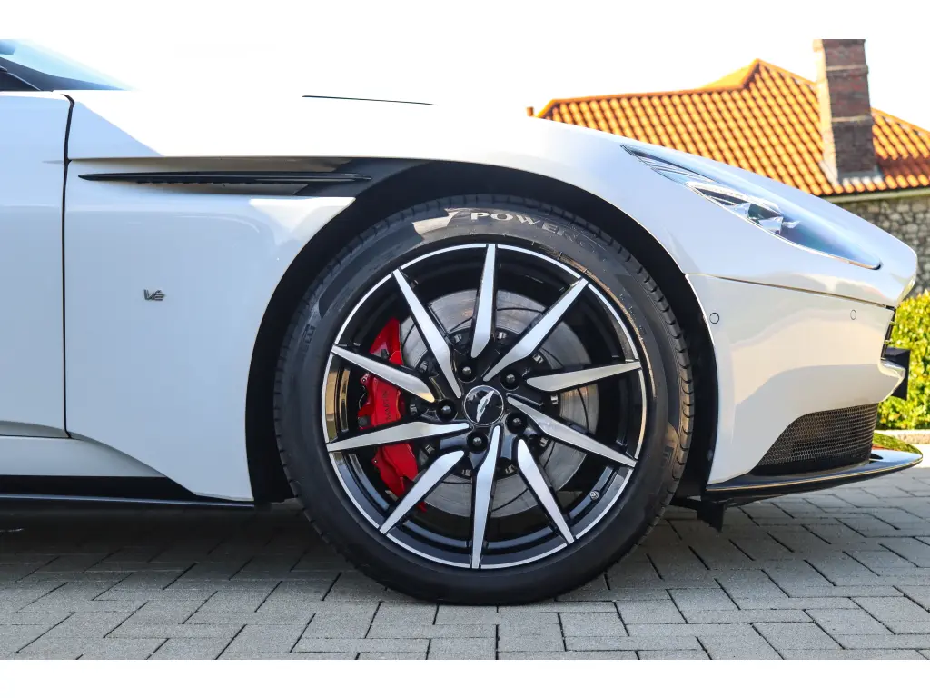 2017 DB11 V12 Coupe thumbnail vehicle image 3