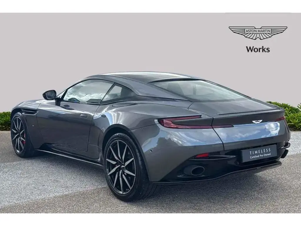 アストンマーティン2017年型「DB11」 - WSJ