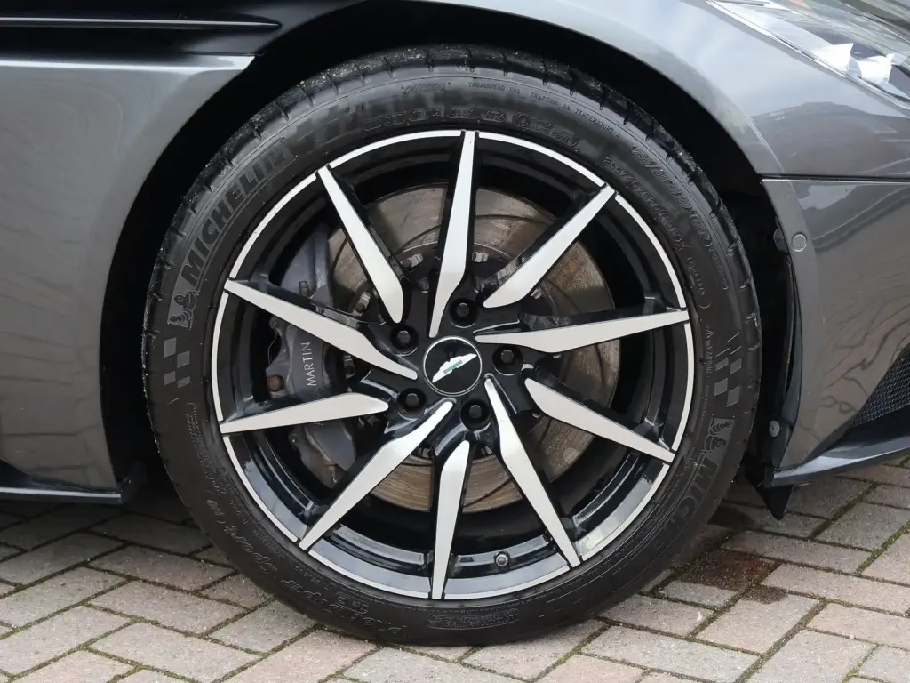 2017 DB11 V12 Coupe thumbnail vehicle image 3