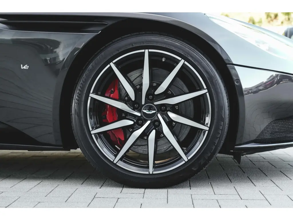 2017 DB11 V12 Coupe thumbnail vehicle image 3