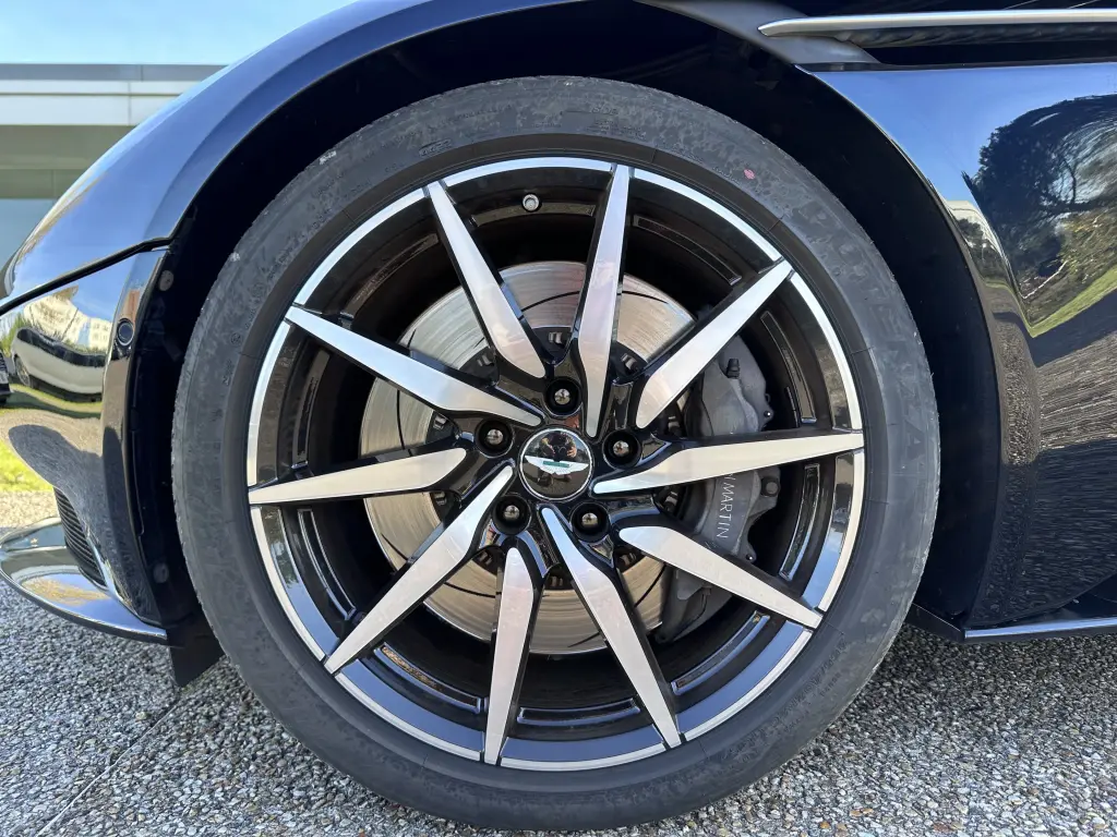 Aston Martin DB11 V12 Coupe 5.2 -  - Joinsteer - #3