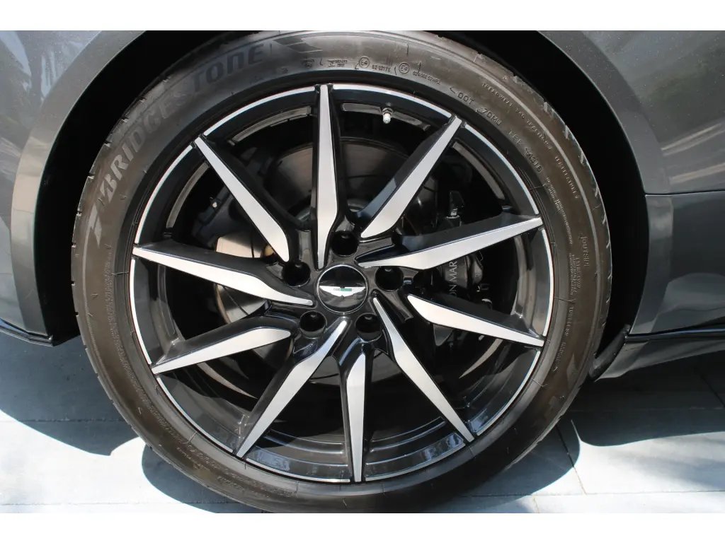 2017 DB11 V12 Coupe thumbnail vehicle image 3