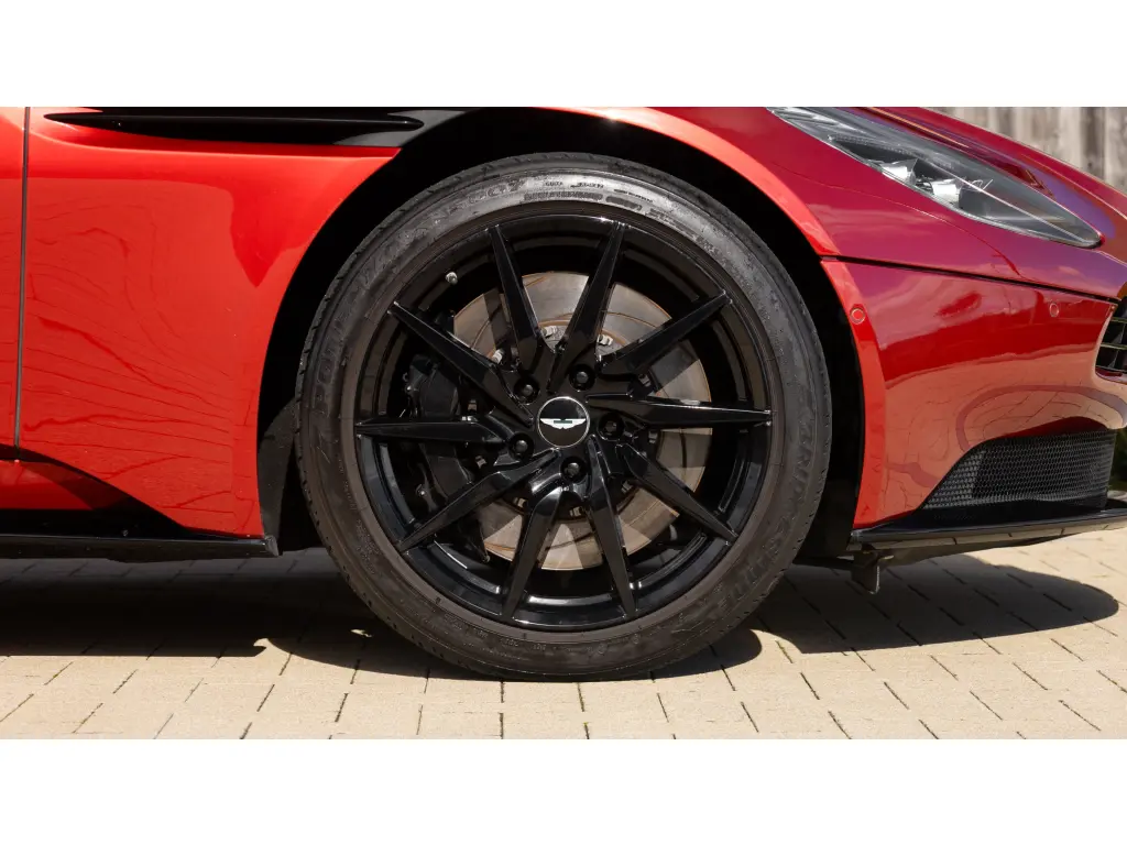 2018 DB11 V12 Coupe thumbnail vehicle image 3