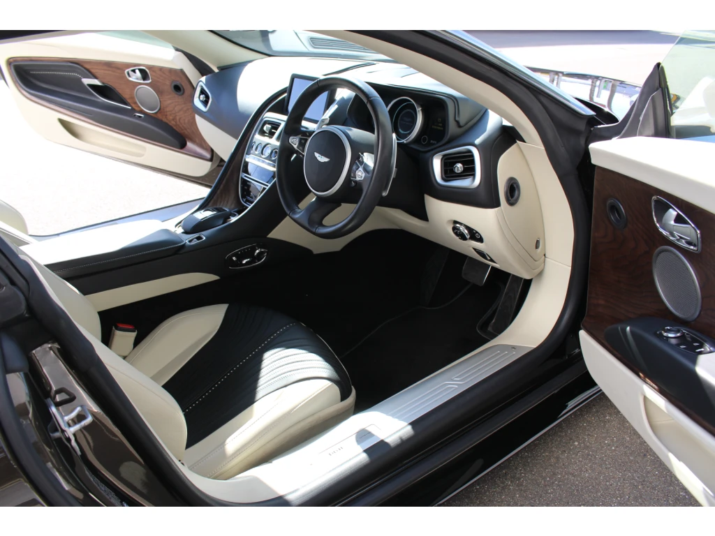2018 DB11 V12 Coupe thumbnail vehicle image 2