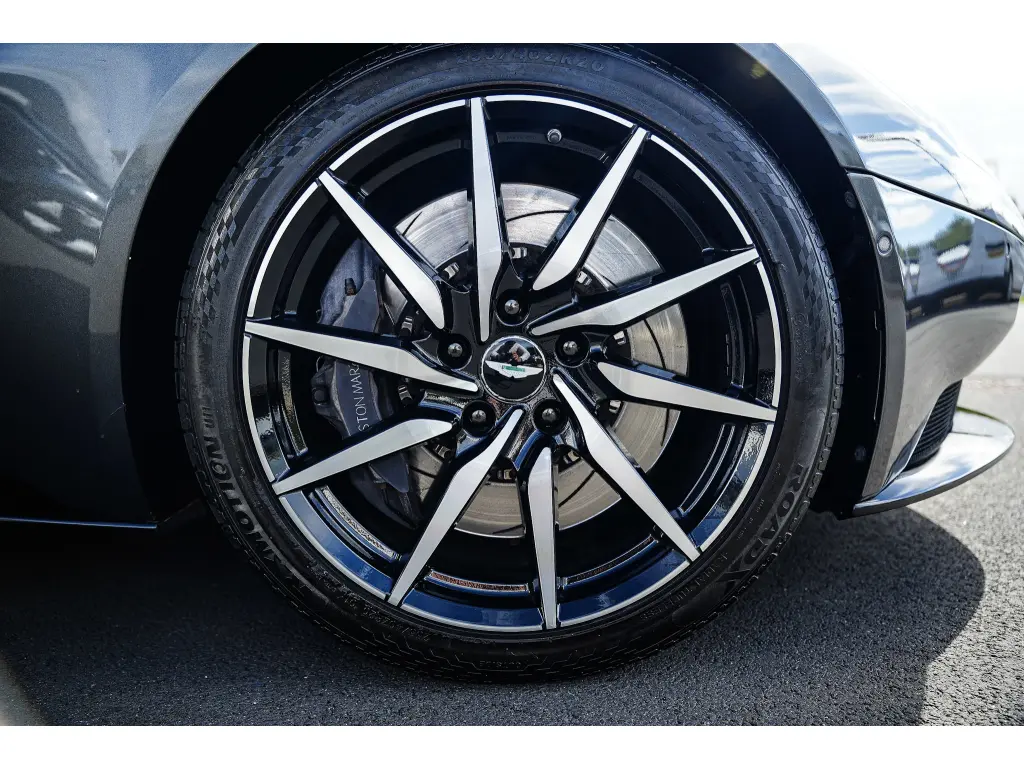 2018 DB11 V12 Coupe thumbnail vehicle image 3