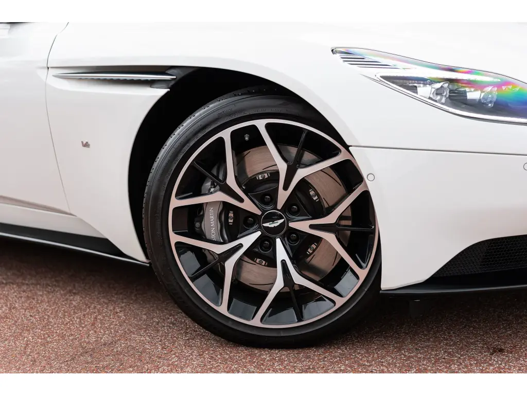 2019 DB11 V12 Coupe thumbnail vehicle image 3