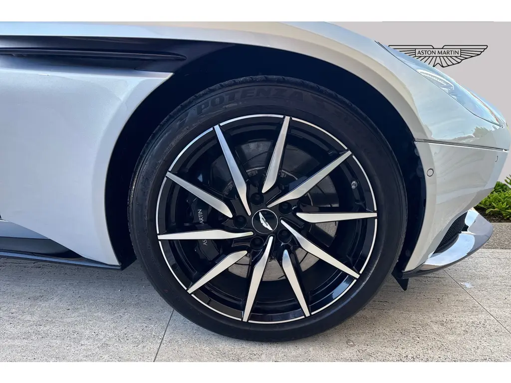 2022 DB11 V12 Coupe thumbnail vehicle image 3