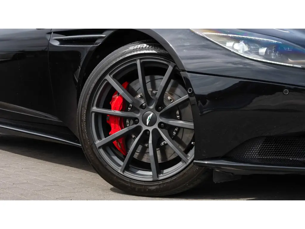 2022 DB11 V12 Coupe thumbnail vehicle image 3