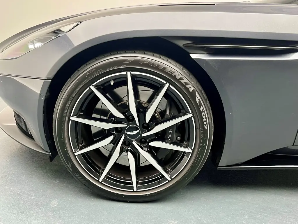 2022 DB11 V12 Coupe thumbnail vehicle image 3