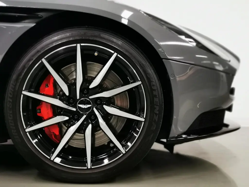 2018 DB11 V8 Coupe thumbnail vehicle image 3