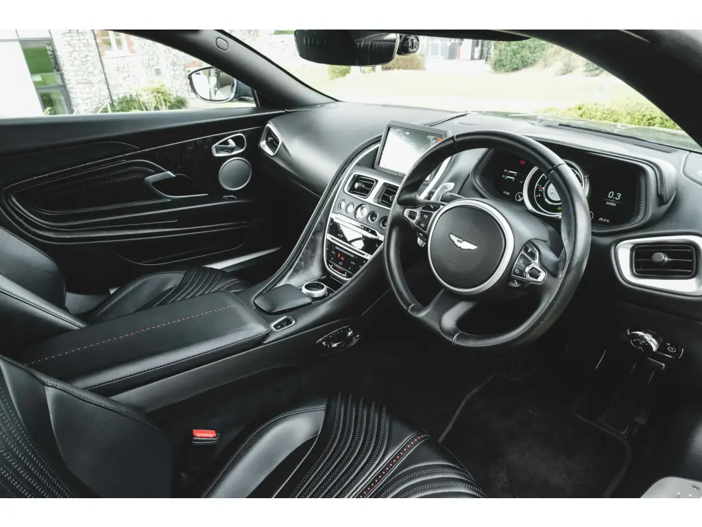 2018 DB11 V8 Coupe thumbnail vehicle image 2