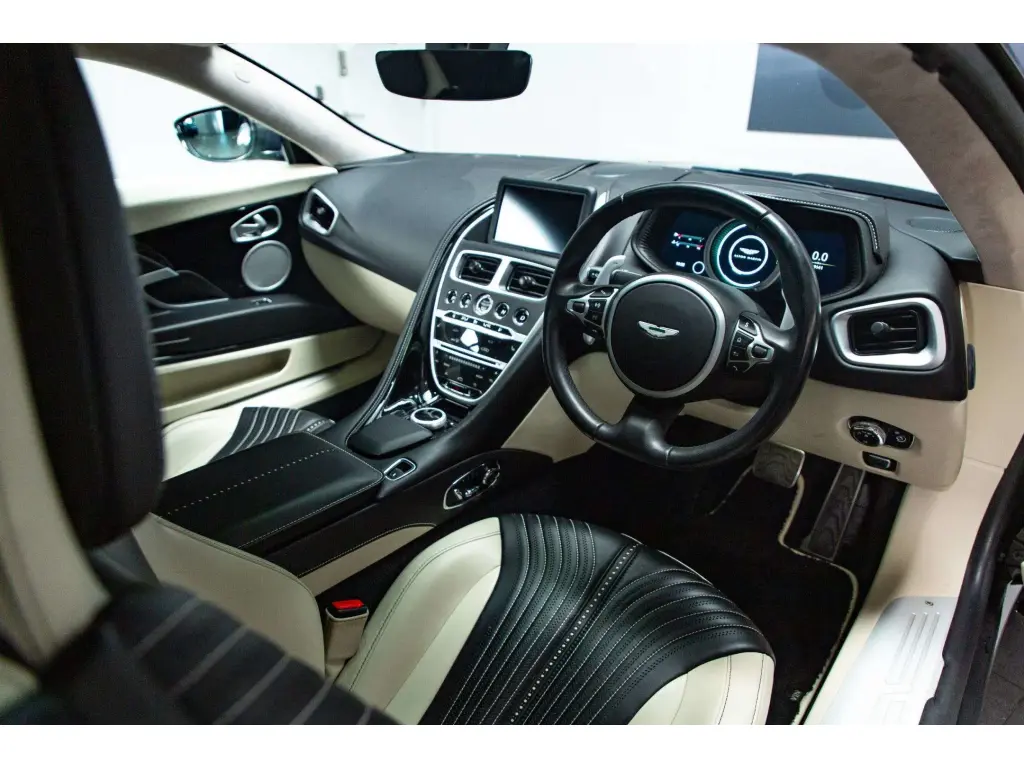 2018 DB11 V8 Coupe thumbnail vehicle image 2