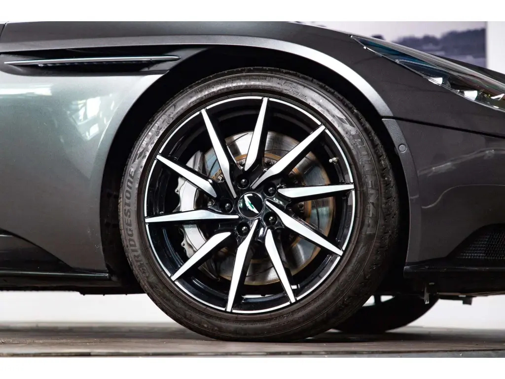 2018 DB11 V8 Coupe thumbnail vehicle image 3