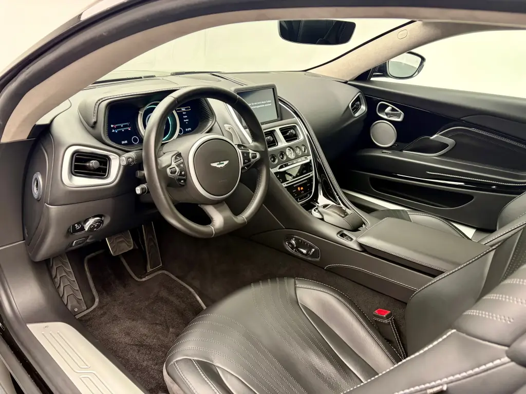 2018 DB11 V8 Coupe thumbnail vehicle image 2