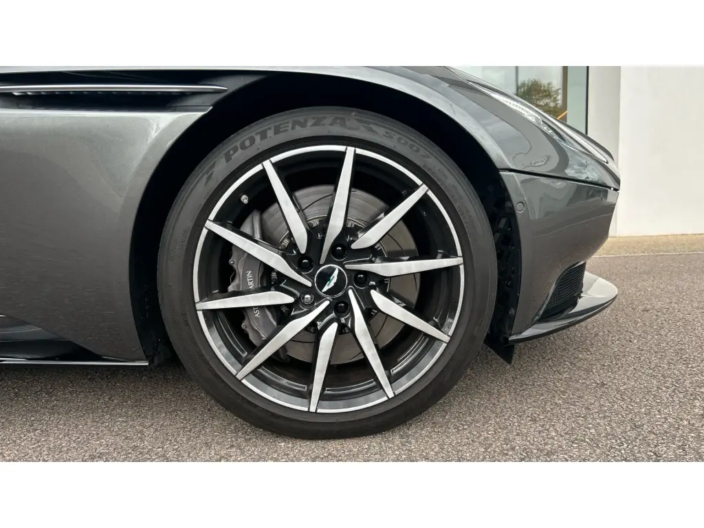 2019 DB11 V8 Coupe thumbnail vehicle image 3