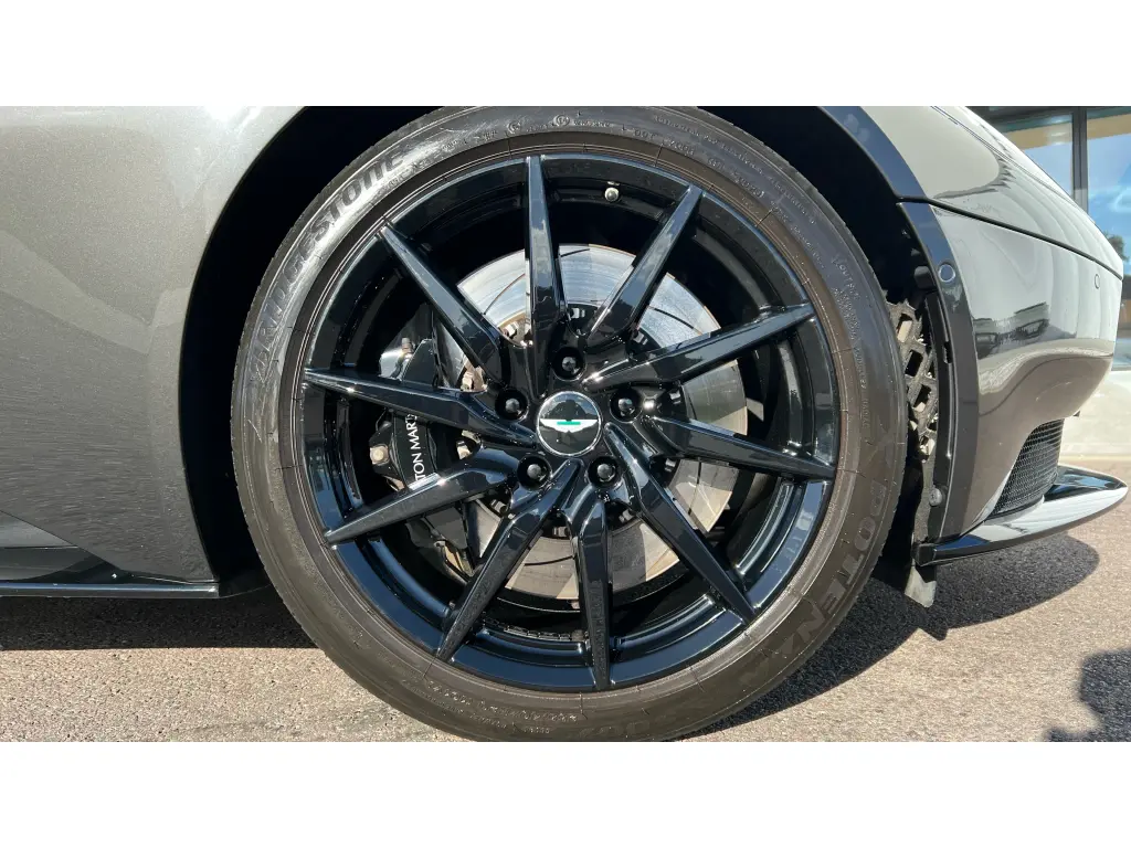 2019 DB11 V8 Coupe thumbnail vehicle image 3
