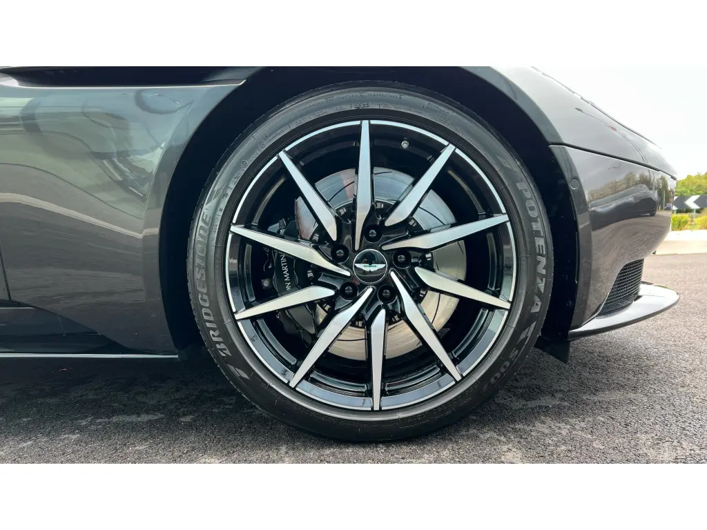 2019 DB11 V8 Coupe thumbnail vehicle image 3