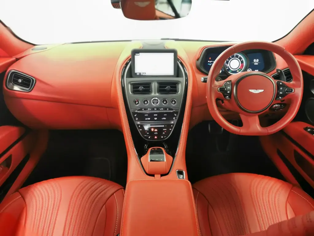 2019 DB11 V8 Coupe thumbnail vehicle image 2