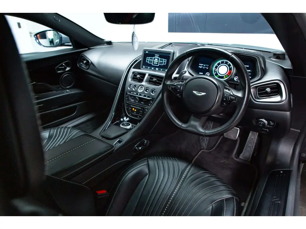 2019 DB11 V8 Coupe thumbnail vehicle image 2