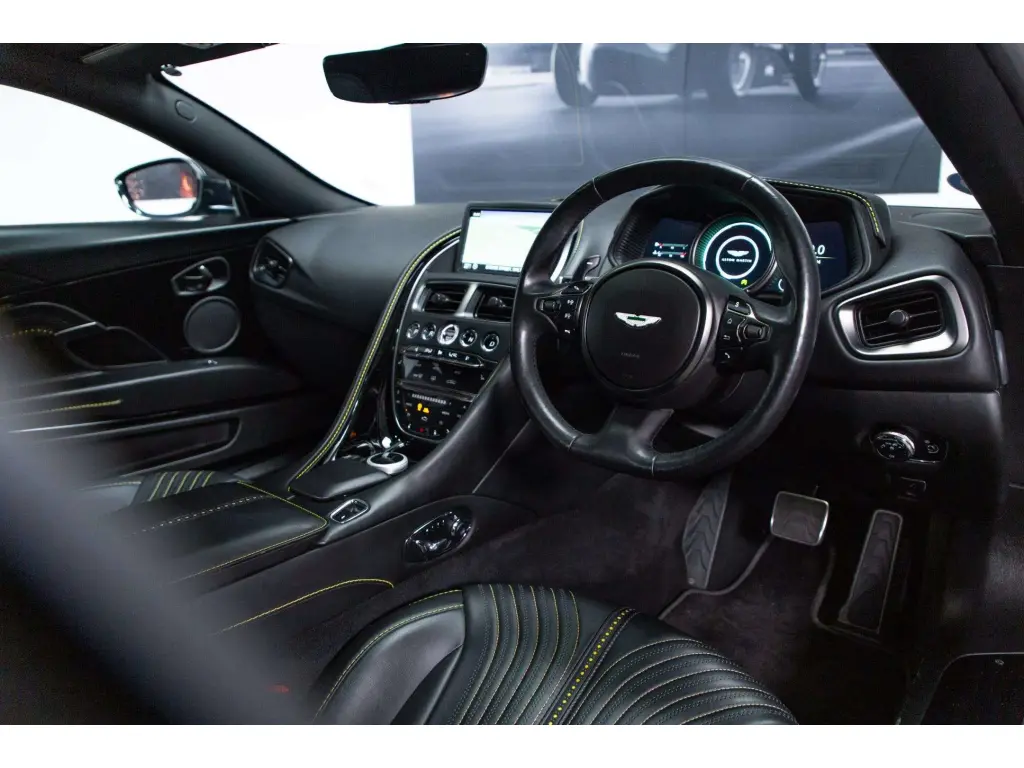 2019 DB11 V8 Coupe thumbnail vehicle image 2