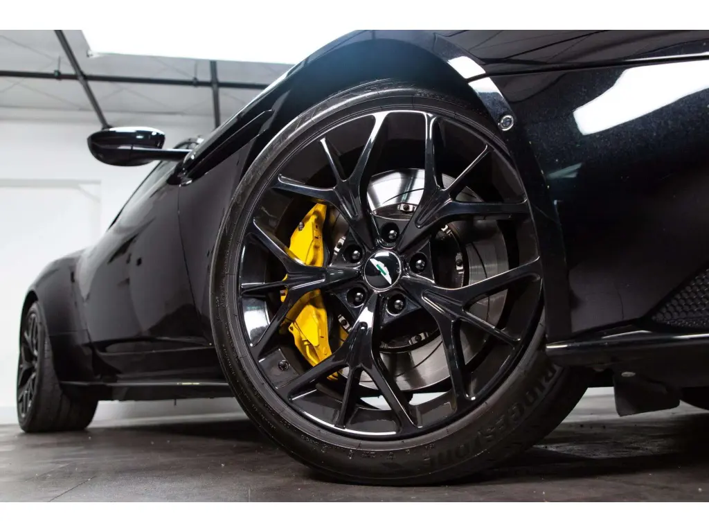 2019 DB11 V8 Coupe thumbnail vehicle image 3