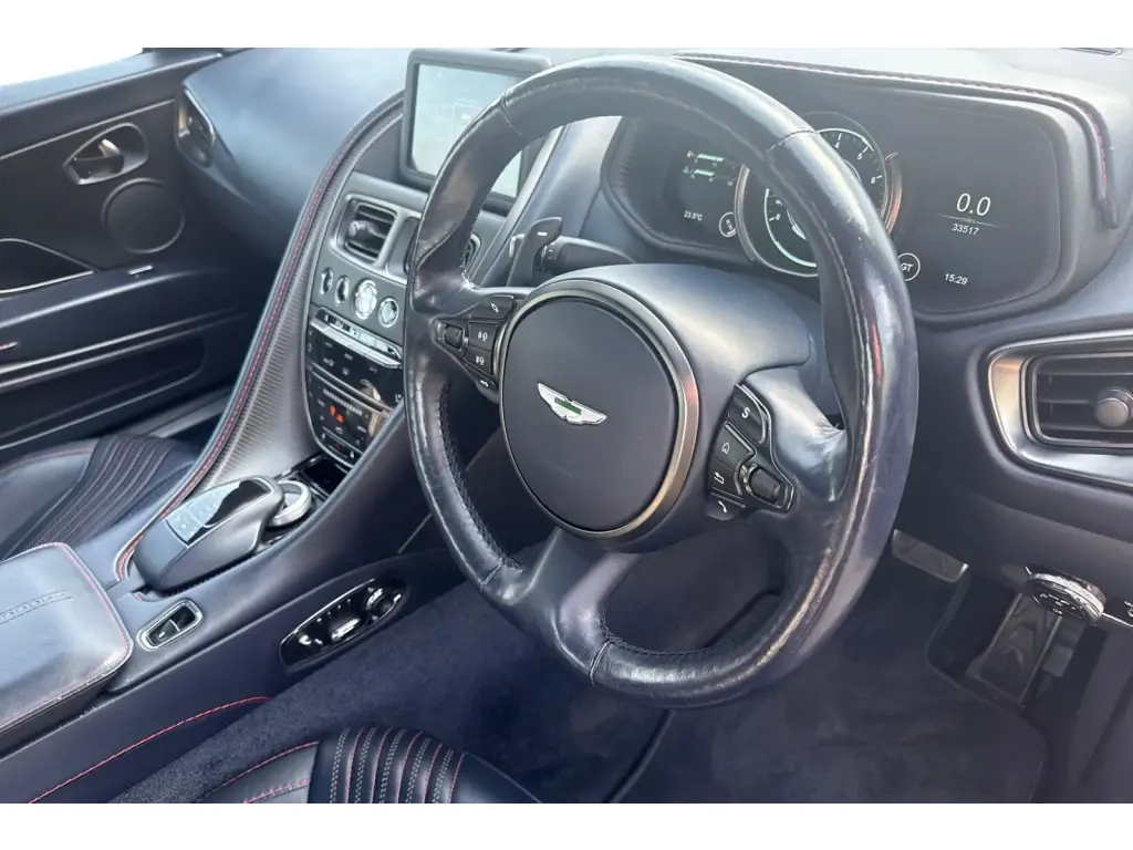 2019 DB11 V8 Coupe thumbnail vehicle image 2