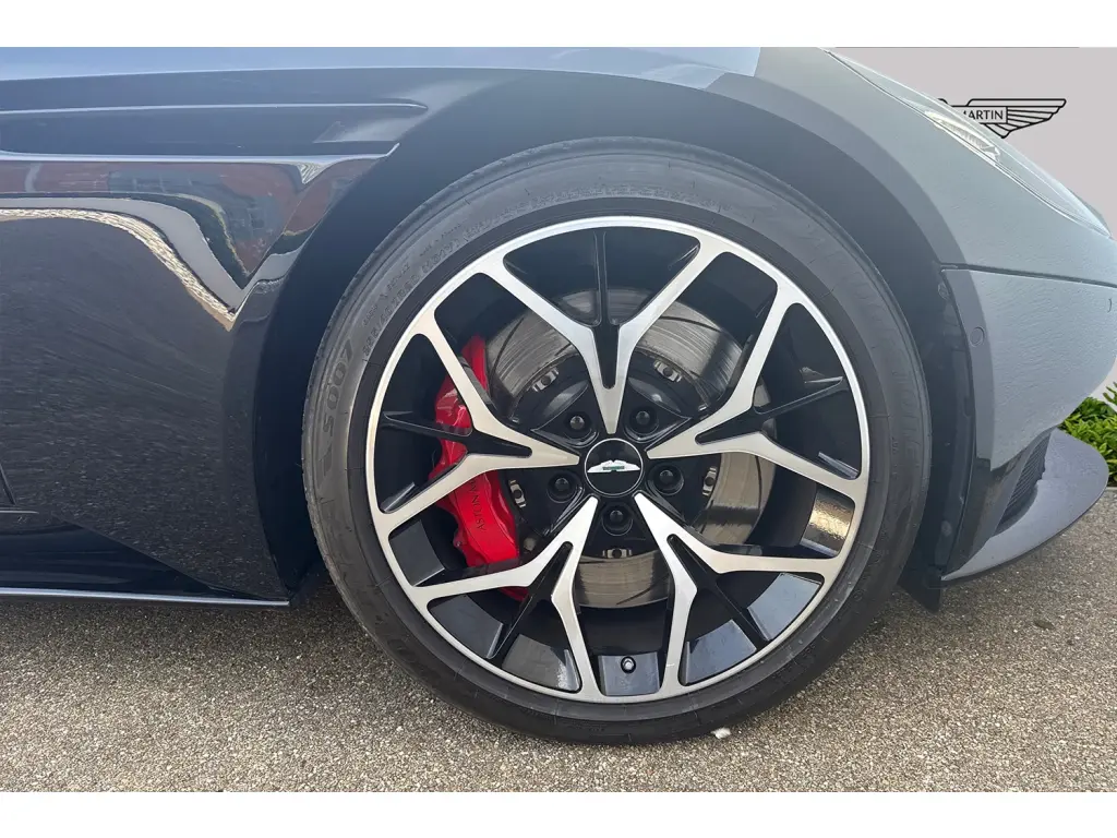 2019 DB11 V8 Coupe thumbnail vehicle image 3