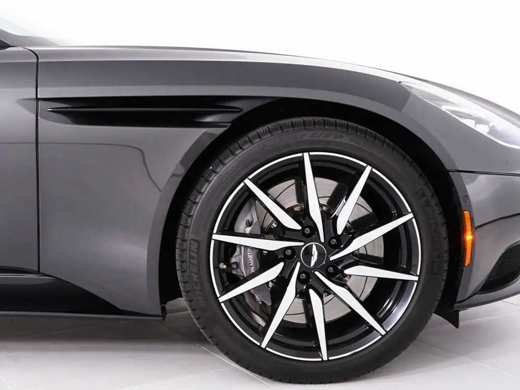 2019 DB11 V8 Coupe thumbnail vehicle image 3
