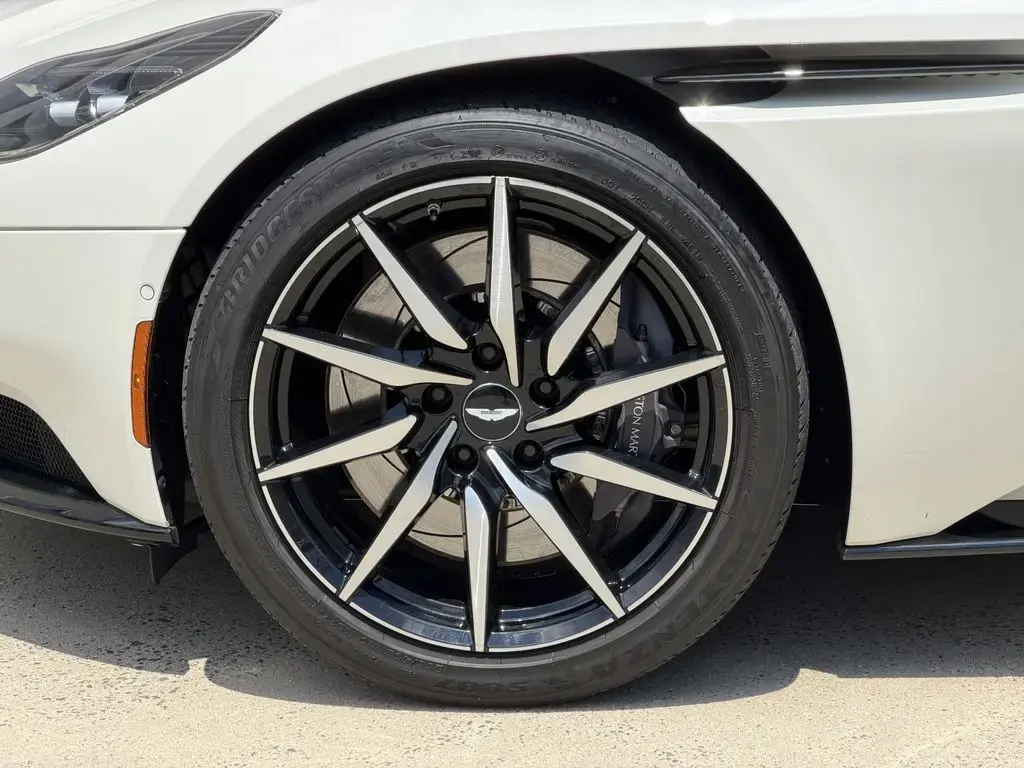 2019 DB11 V8 Coupe thumbnail vehicle image 3