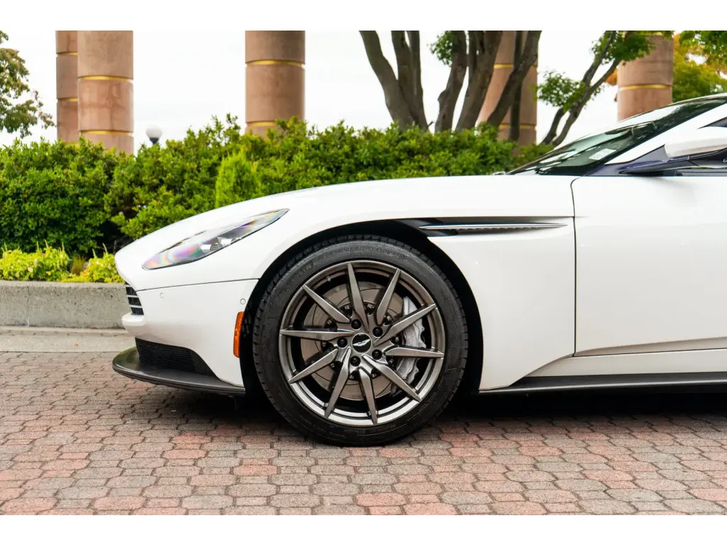 2019 DB11 V8 Coupe thumbnail vehicle image 3