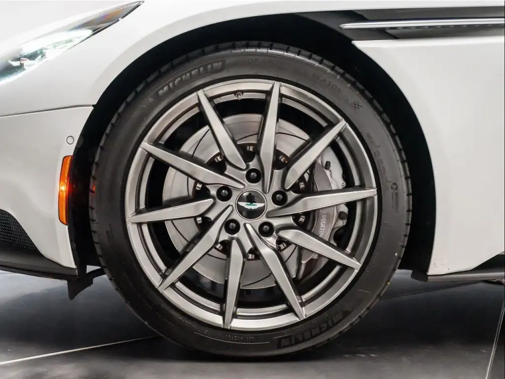 2019 DB11 V8 Coupe thumbnail vehicle image 3