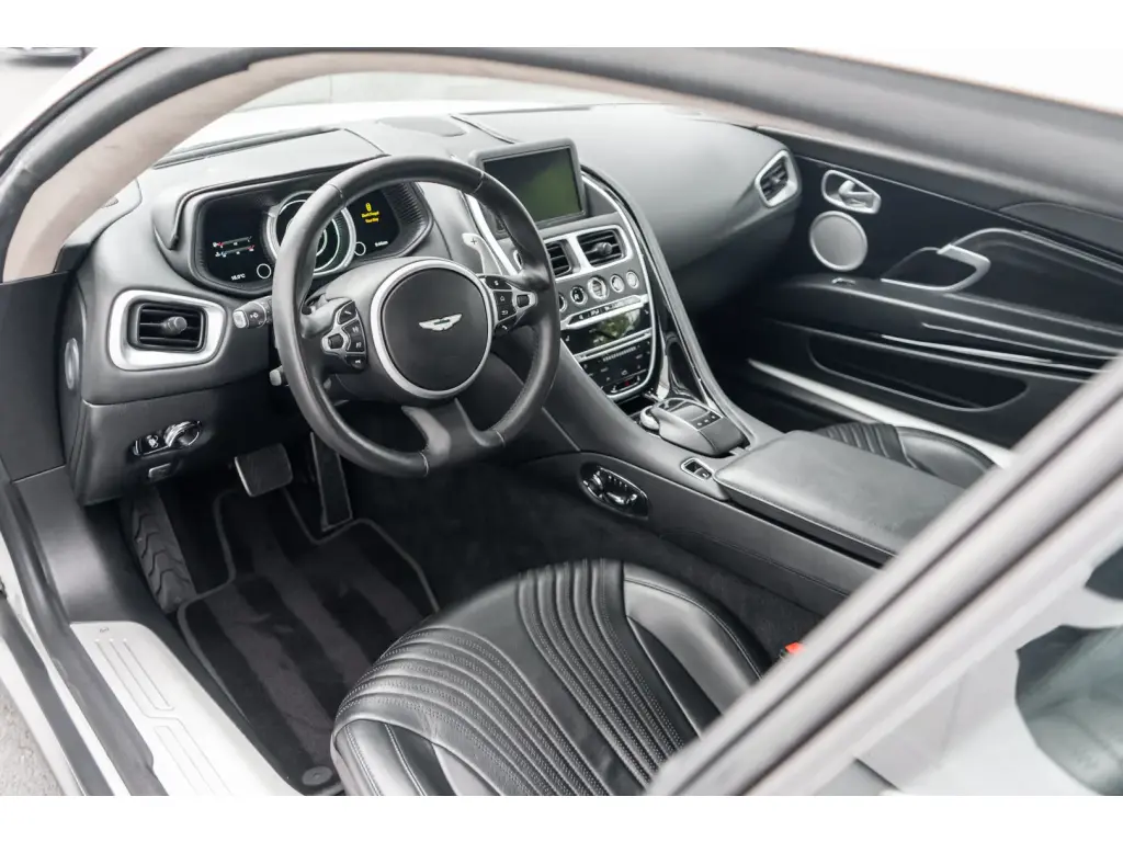 2019 DB11 V8 Coupe thumbnail vehicle image 2