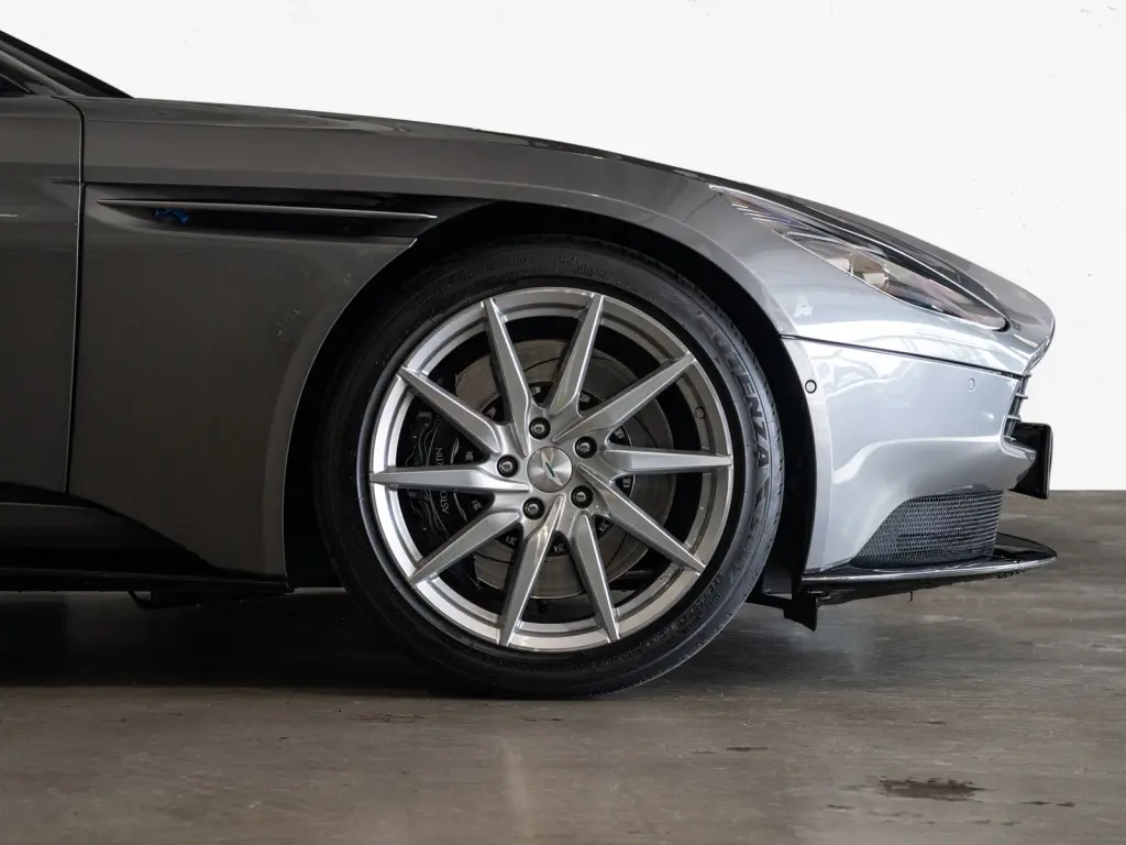 2019 DB11 V8 Coupe thumbnail vehicle image 3