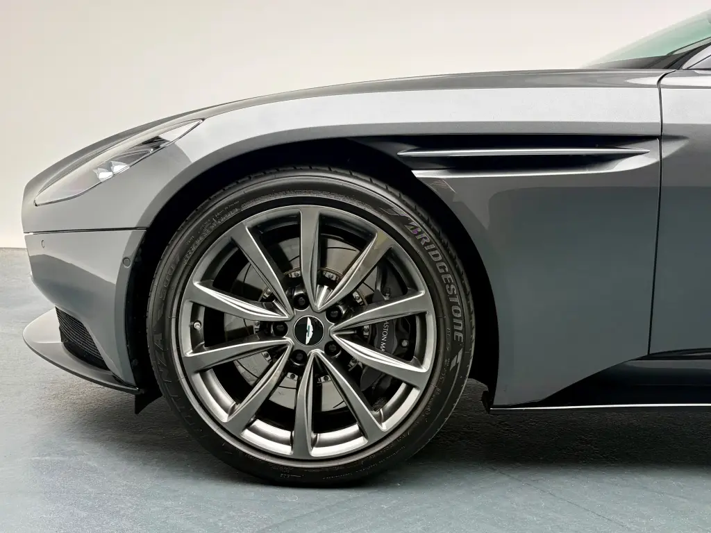 2019 DB11 V8 Coupe thumbnail vehicle image 3