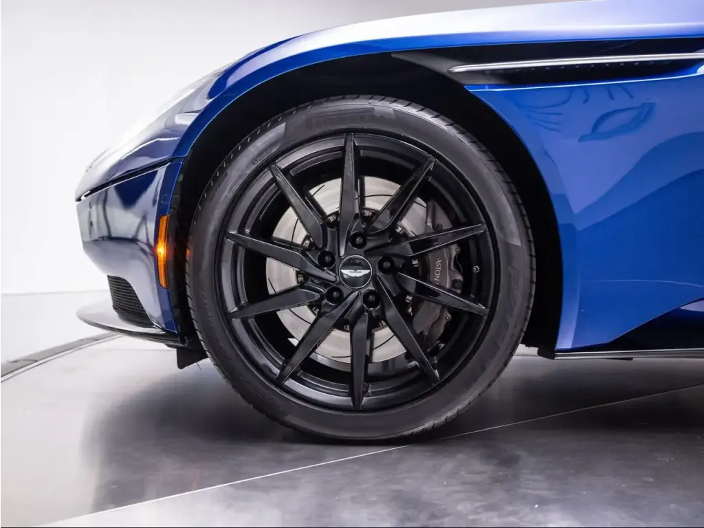 2019 DB11 V8 Coupe thumbnail vehicle image 3