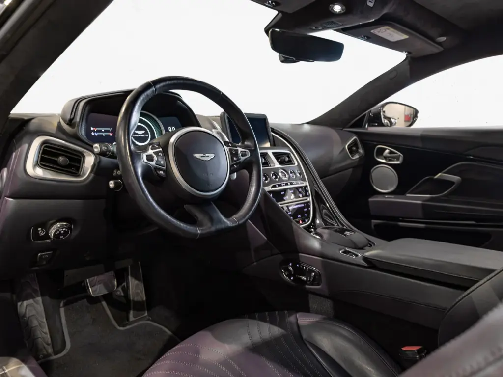 2019 DB11 V8 Coupe thumbnail vehicle image 2
