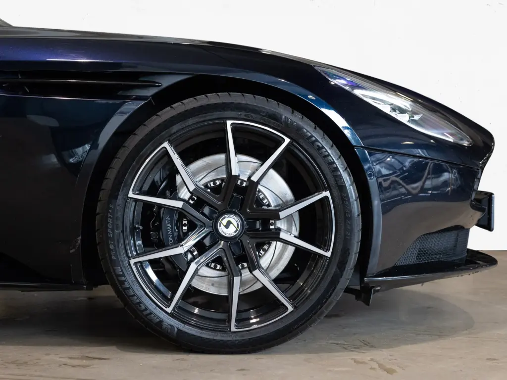 2019 DB11 V8 Coupe thumbnail vehicle image 3