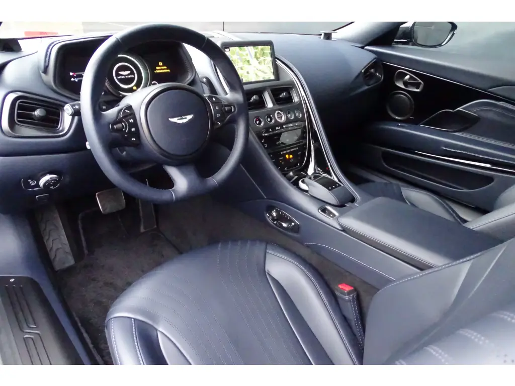 2019 DB11 V8 Coupe thumbnail vehicle image 2