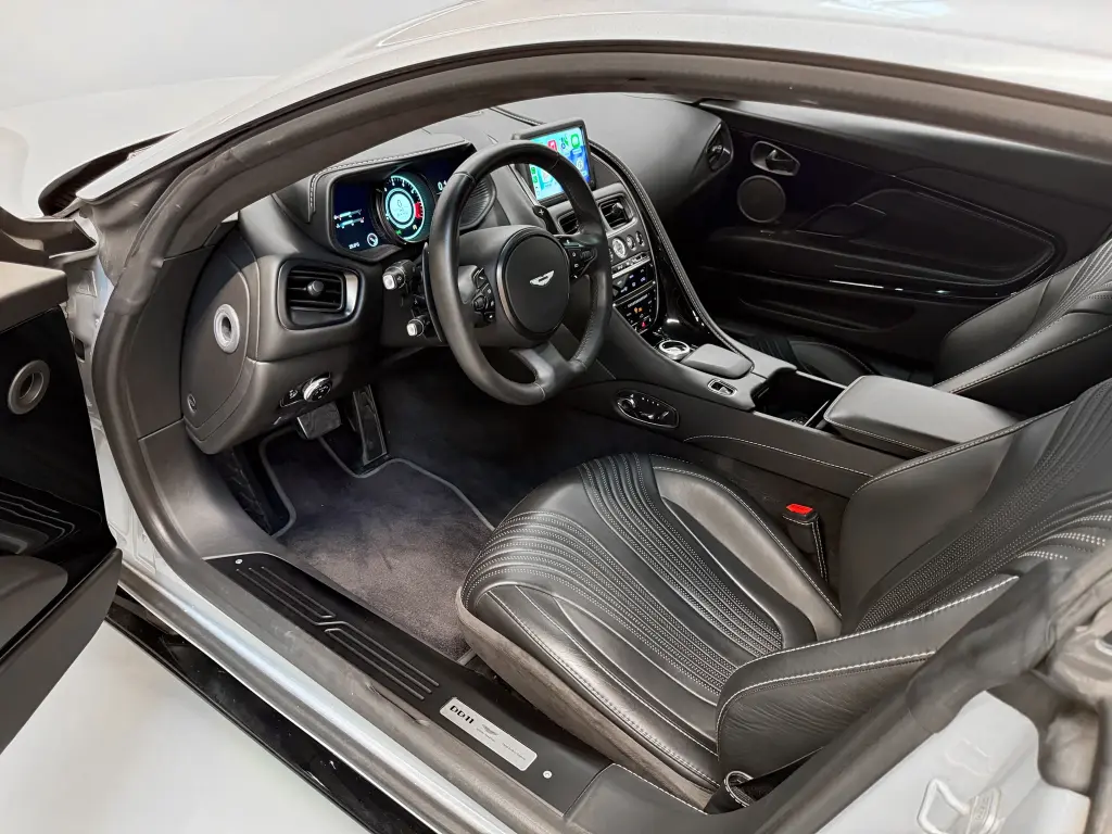 2019 DB11 V8 Coupe thumbnail vehicle image 2