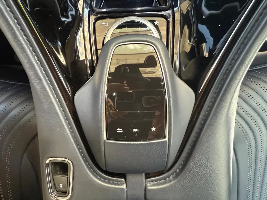 Aston Martin DB11 V8 Coupe 4.0 - 2019 - Joinsteer - #29