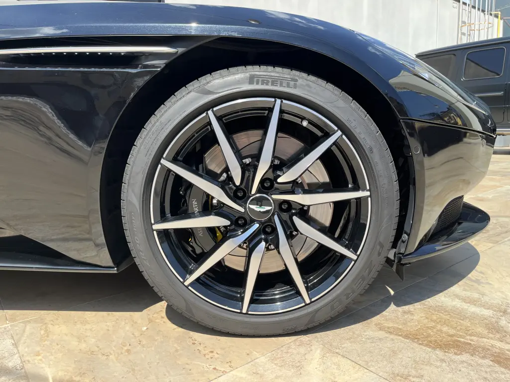 2019 DB11 V8 Coupe thumbnail vehicle image 3