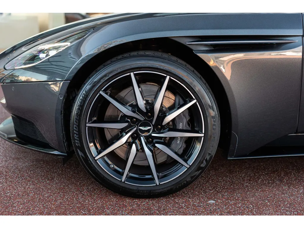 2020 DB11 V8 Coupe thumbnail vehicle image 3