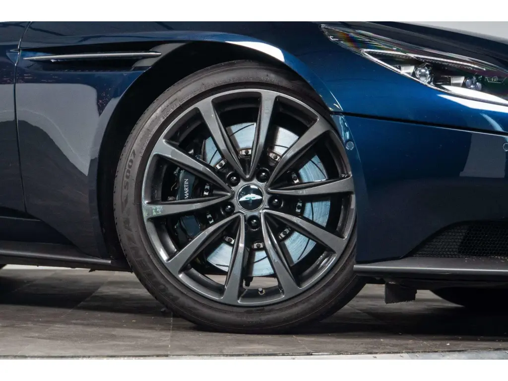 2020 DB11 V8 Coupe thumbnail vehicle image 3
