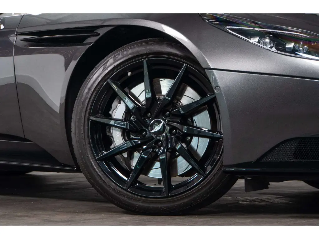 2020 DB11 V8 Coupe thumbnail vehicle image 3